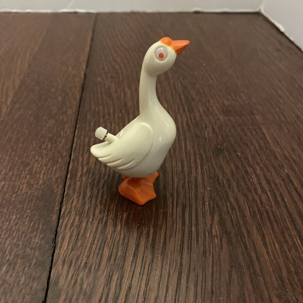 Vintage TOMY 1977 White Duck Pink Eyes Wind Up Toy Pocket‎ Collectible Walks